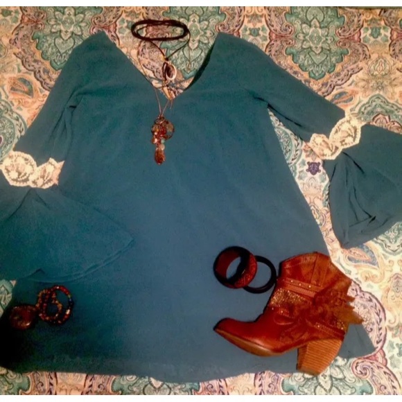 Umgee mini 70s style mini boho bell Sleeve dress - Picture 3 of 9